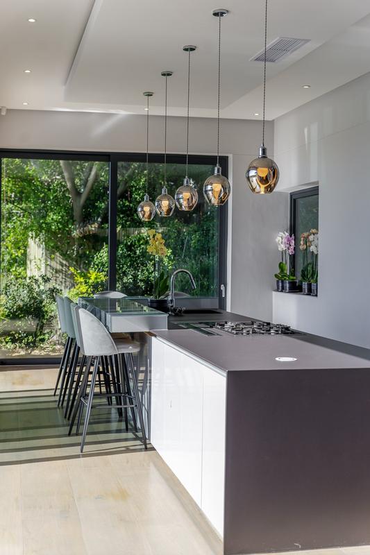 To Let 7 Bedroom Property for Rent in Zwaanswyk Western Cape